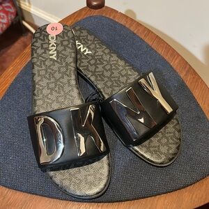 NWT DKNY logo flat sandals